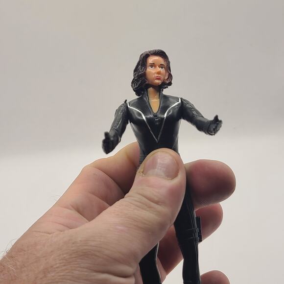 Marvel Avengers Black Widow 6" Action Figure - Picture 5 of 7